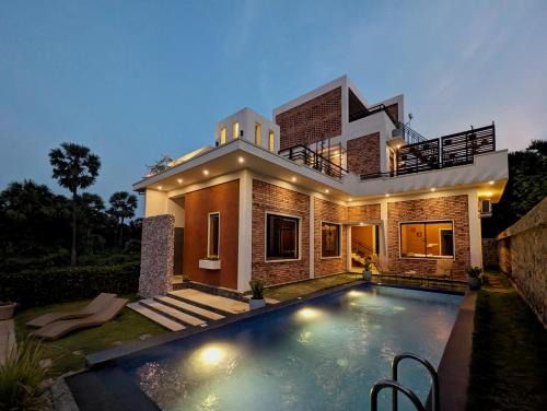 Trincomalee Villa | Villa with Private Pool, 12 mins walk to Beach