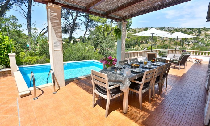 Bobovisca Villa | Villa with private pool, BBQ and harbour view (2 kayaks/2 supboards)
