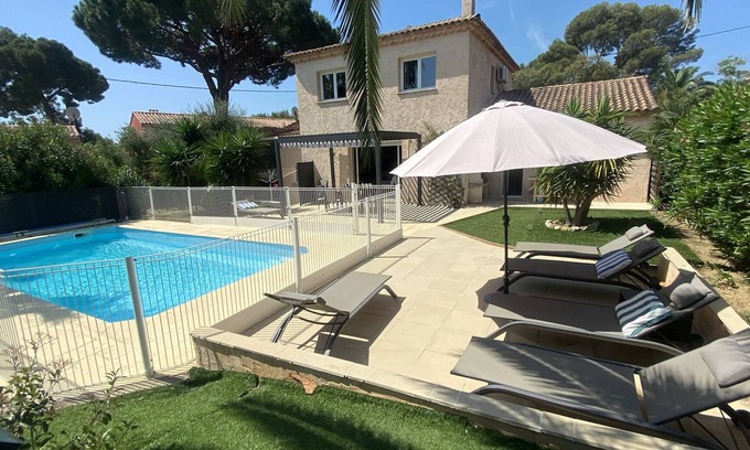 Plage de la Garonnette Villa | VILLA WITH SECURE POOL, WALKING DISTANCE TO THE BEACH