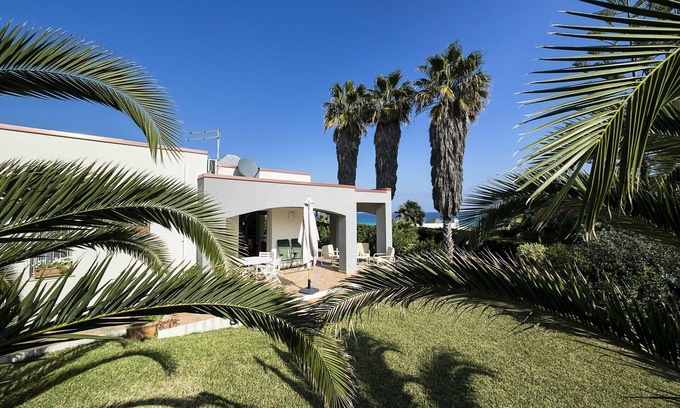 San Lorenzo Villa | Villa with superb garden and access to sandy beach
