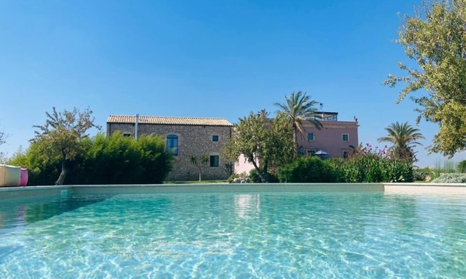 Vittoria Villa | Villa with swimming pool in the Aleppo pine reserve in the Ragusa area