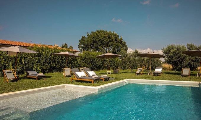 Pescia Romana Other | Villa with swimming pool, surrounded by countryside, only 800m from the beach