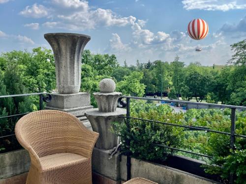 Herminamezo Apartment | Villa with terrace overlooking the city park