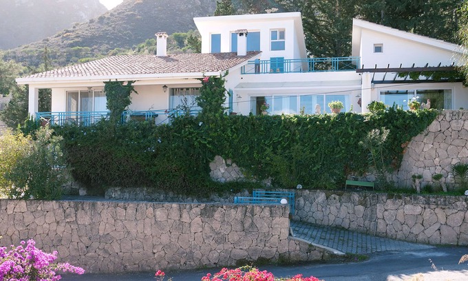 Karaman Villa | Villa with wonderful garden and private pool in Karmi