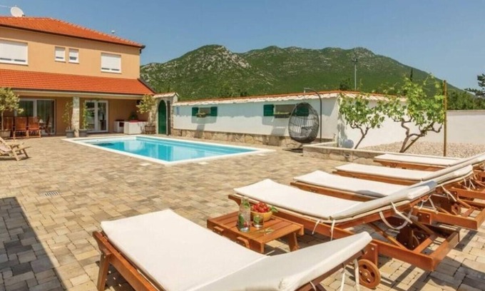 Vrgorac House | Villa Zara with heated Hydromassage-Pool