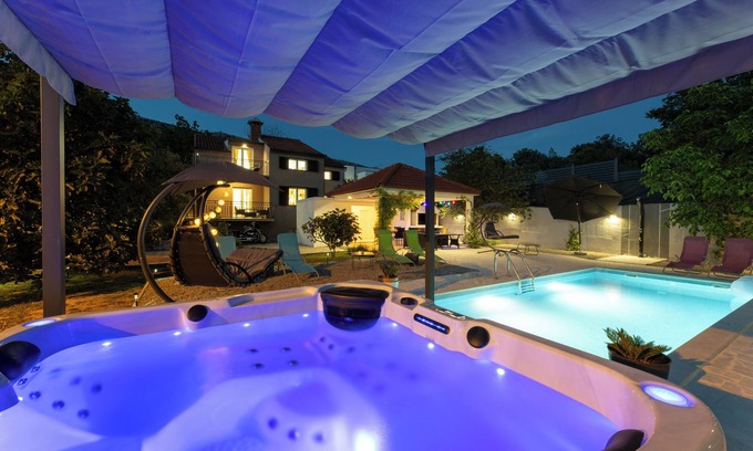 Srinjine House | Villa Zrincy near Split: heated pool, hot tub, all bedrooms are air conditioned.