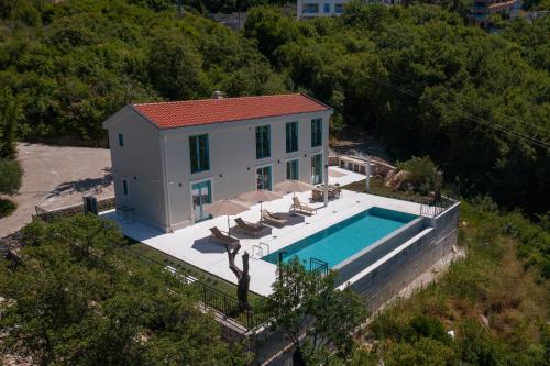 Prijevor Villa | Villa Zvis Sea View with Private Pool & Peaceful Stay