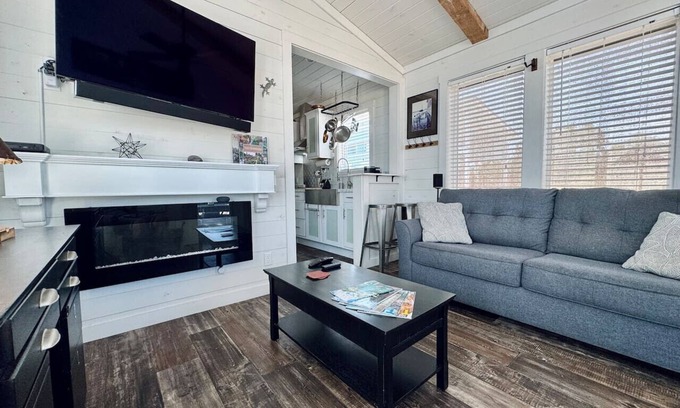 Austin Apartment | Village Farm Bungalow with Pool and Hot Tub