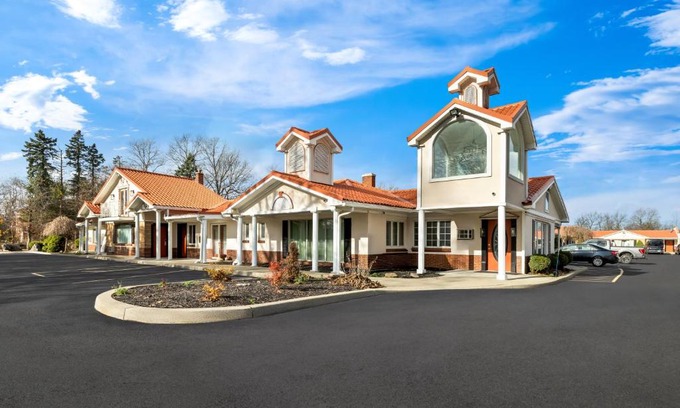 Clarence Hotel | Village Haven Inn & Extended Stay