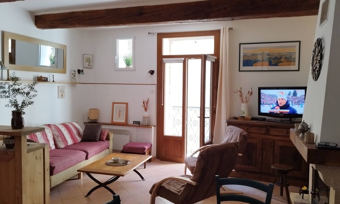 Saint-Jean-de-Bueges House | Village house with balcony and internet box