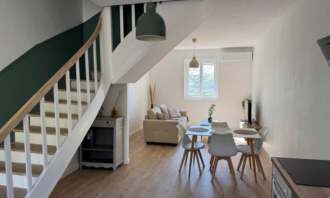 Ville-sous-Anjou House | Village house in the countryside, T3 duplex with master suite.