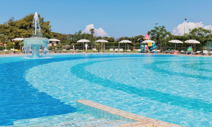 Marina di Montalto House | Village with pool in Montalto Marina