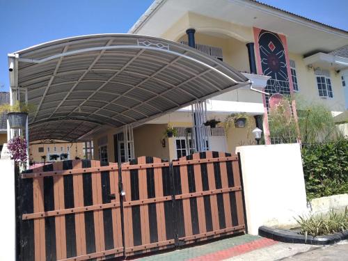 Cipanas Villa | Villana Villa Puncak