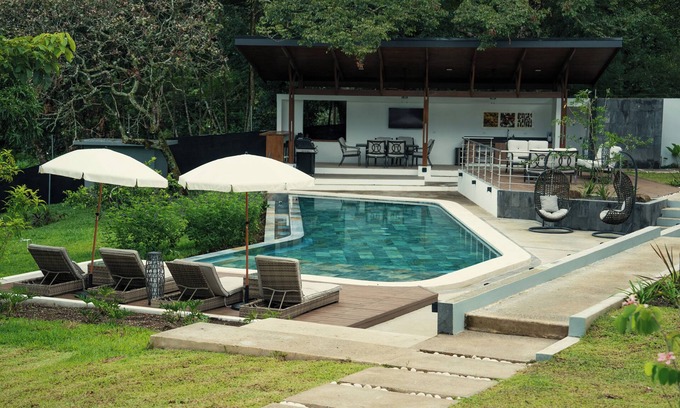 Pan de Azucar Villa | VIllas Turrú 402 fully equipped in Turrucares with shared pool and BBQ area.n