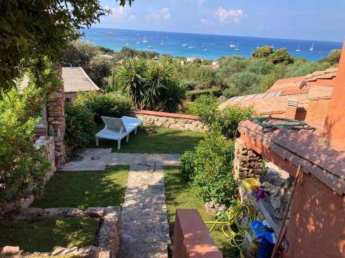 Campulongu House | Villasimius Il patio sul porto