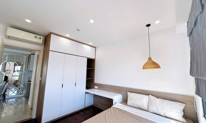 Trung Hoa Nhan Chinh Apartment | Vinhomes D’Capitale | Spacious 2BR for Short or Long Stay
