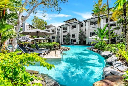 Palm Cove Apartment | Violet Studio - Seaside Nook with Resort Pools and Spa