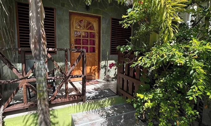 Choiseul Apartment | Vista Del Piton - Your Tropical Escape with Stunning Piton Views !