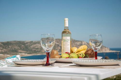 Menetai Apartment | Vista Mare Suites , 2 min drive to the sea (1)