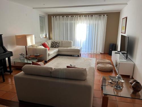 Cascais House | Vivenda espaçosa com jardim e churrasqueira