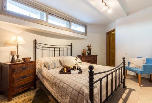 Melissopetra Apartment | Voukamvilia Junior Suite in Epidavros Shared Pool