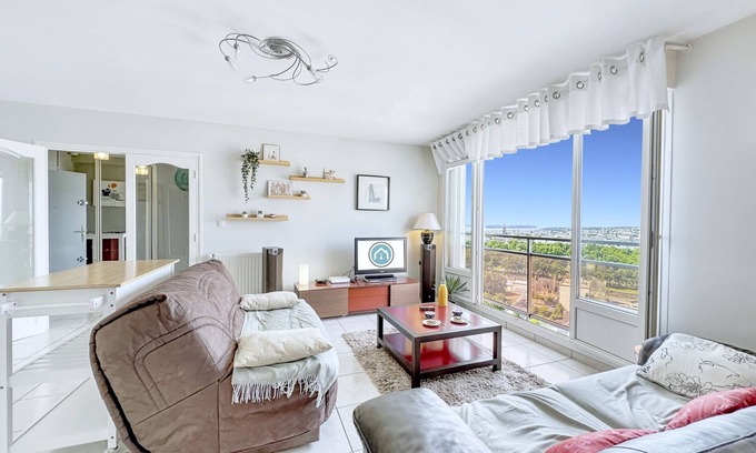 Europe Apartment | Vue mer/ville à 180° et véranda pour ce beau T3