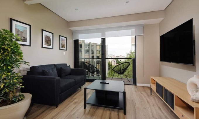 Hipodromo Apartment | w* | Vibrant 2BR with Balcony in Condesa