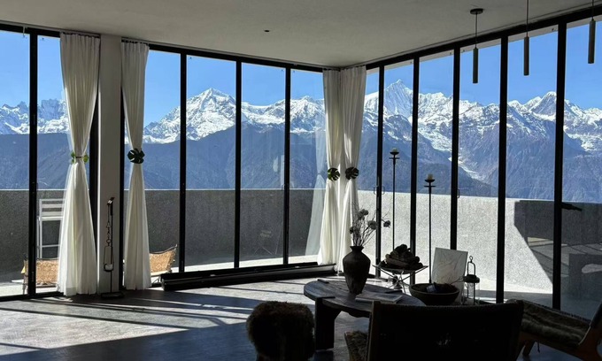 Deqen County Hotel | Wake UP IN SNOW MOUNTAIN