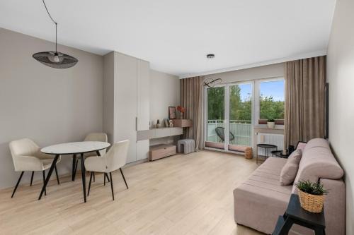 Wola Duchacka Apartment | Walerego Sławka Harmony Apartment by BookingHost