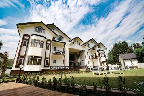 Nishat-Shalimar Apartment | Walisons Homestay Spirea 1 BHK plus 1 Sofa Bed Apartment