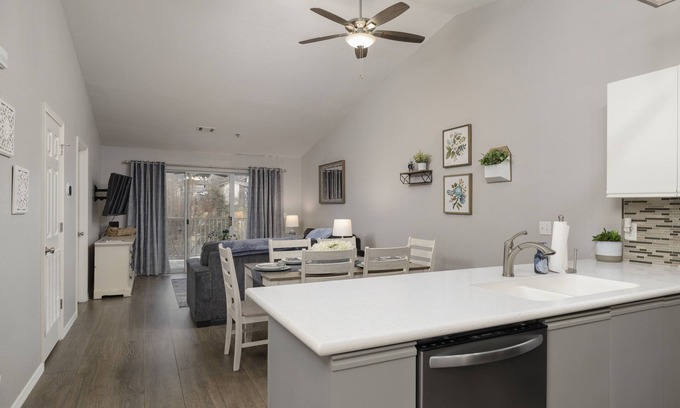 Table Rock Condo | ⛳*Walk-In* Branson Golf View Condo at Fall Creek⛳