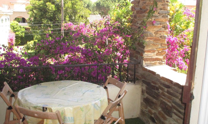 Cavalaire-sur-Mer Apartment | walk in minutes, beach 10, center 8, trade 10 and shuttle beaches 2