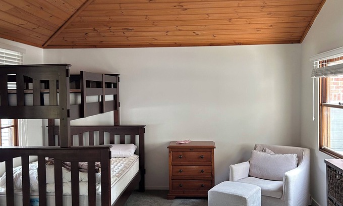 Bateau Bay House | Walk to beach, cafes, national parks from chic coastal retreat