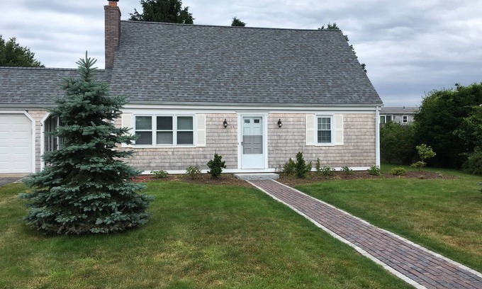 Eastward Look House | WALK TO BEACH- NEWLY RENOVATED