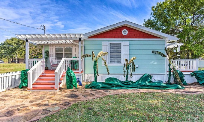 Tool House | Walk to Cedar Creek Reservoir Home with Fire Pit!