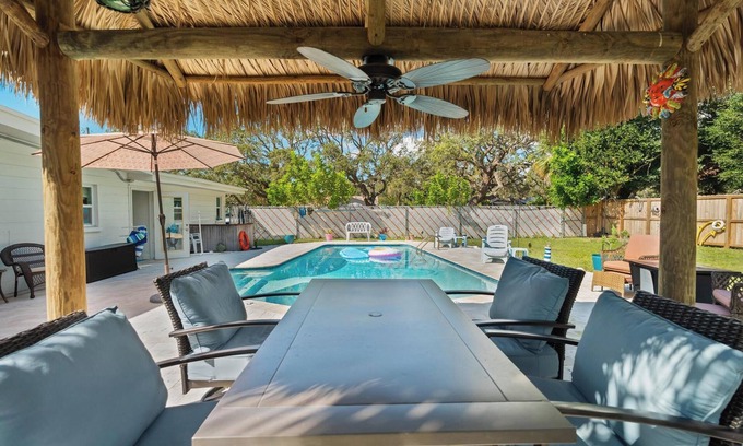 Largo House | WALK TO INDIAN ROCKS BEACH FOR GORGEOUS SUNSETS!
