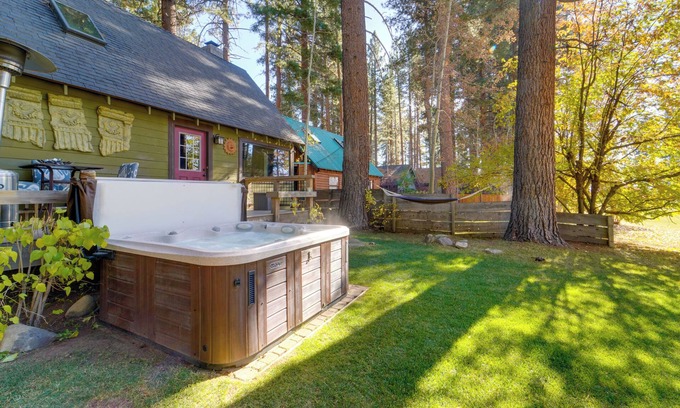 Kings Beach Apartment | Walk to Lake Tahoe: Modern Guest House w/Hot Tub