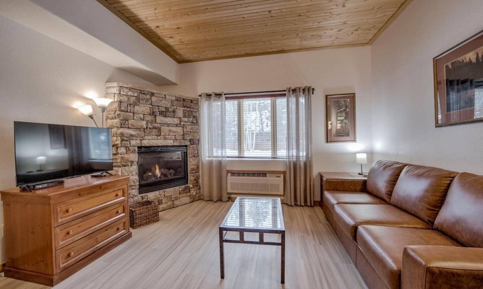 Mountain House Apartment | Walk to lifts, breathtaking views, gas fireplace
