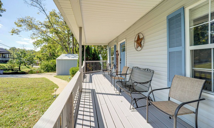 Williamstown Cottage | Walk to Main Street! Family Home in Williamstown