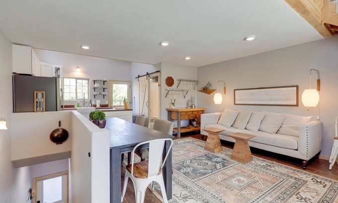 Southside Apartment | Walk to NAU & Dtwn Flagstaff: Studio w/Balcony!