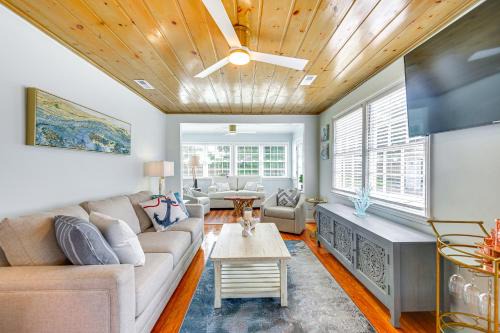 Atlantic Beach House | Walk to Ocean Pearl Cottage in Atlantic Beach