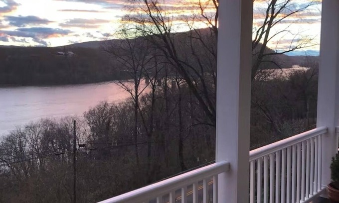 Knoxville House | Walk to Potomac River and downtown Harpers Ferry