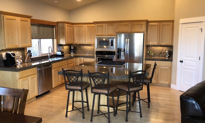 Westbrook Meadows House | Walk to river, trails, & pubs! Well-appointed home close to hiking, biking & SUP
