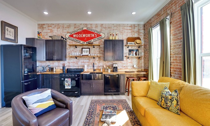Gem County Apartment | Walk to Shops & Eats: Charming Dtwn Emmett Apt!
