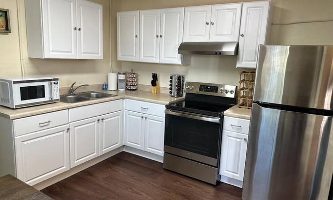 Near East Side Apartment | Walk to the Alamodome! Sleeps 6, Pet Friendly
