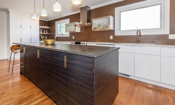 Ann Arbor House | Walk to the Big House from this Stylish Home.