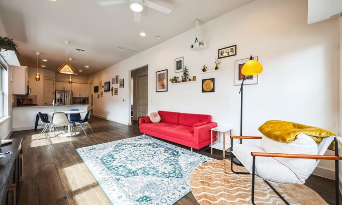 Austin Cottage | Walkable 3-bedroom cottage with WiFi and AC in Central East Austin