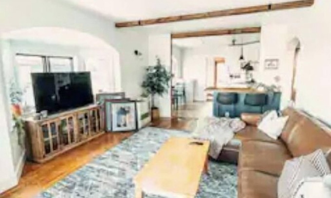 Petersburg House | Walkable 3 Bedroom Duplex with private Hot Tub, Porch, and Scenic Views
