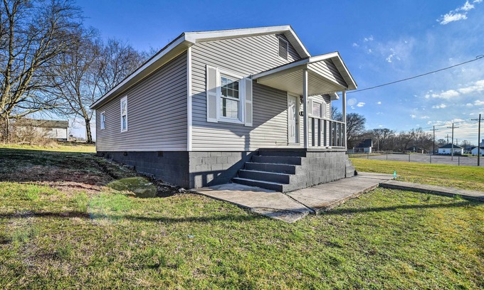 Hopkinsville House | Walkable Hopkinsville Home w/Yard!