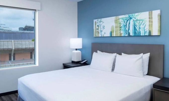 Tempe Hotel | Walkable Tempe Gem – Pool, Gym, Near Trails, Mill Ave & Local Hotspots
